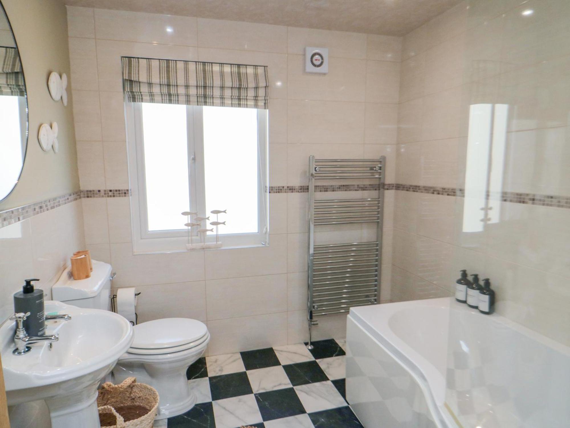 6 Clarence Place * Whitby
