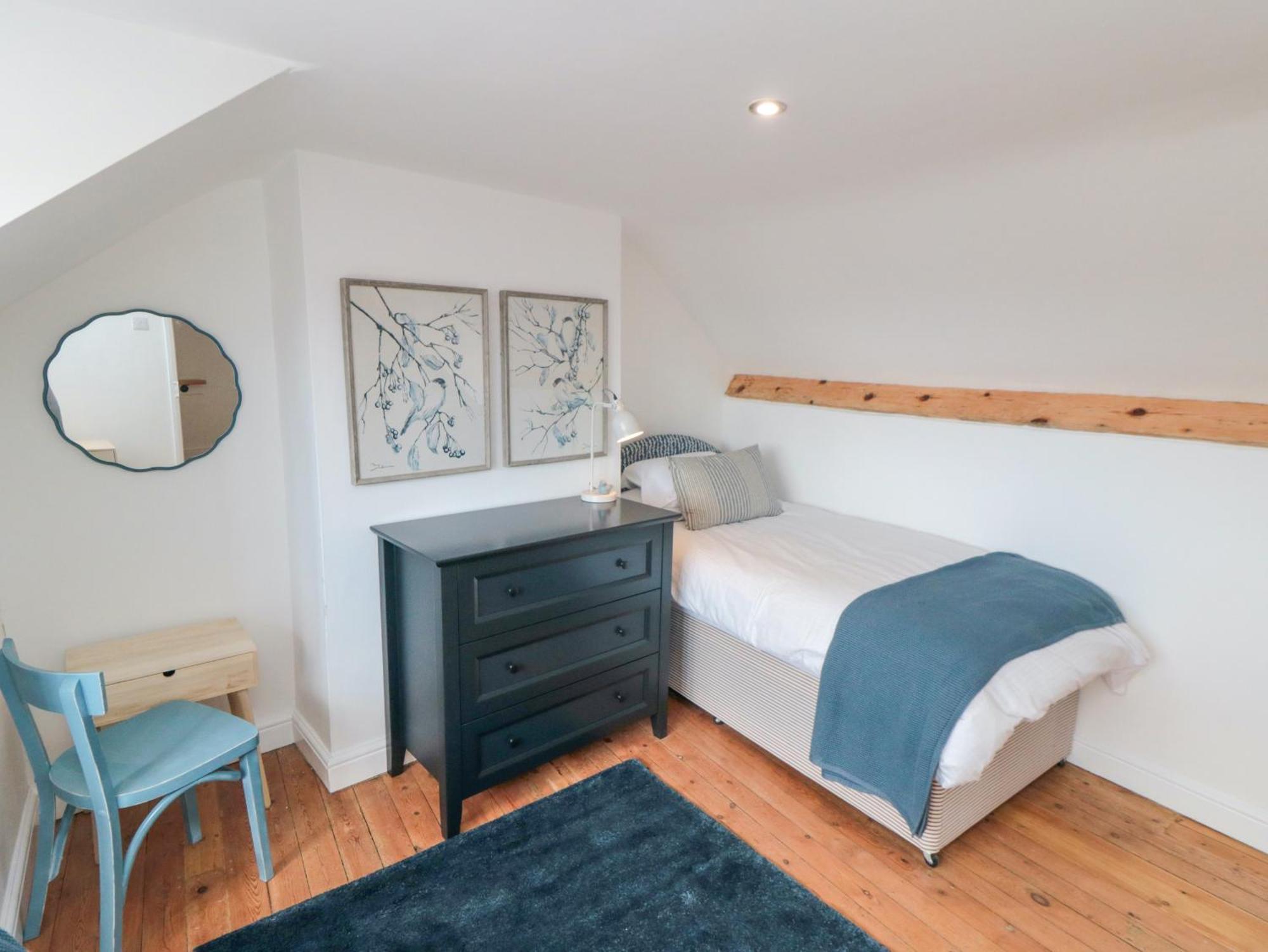 6 Clarence Place *
