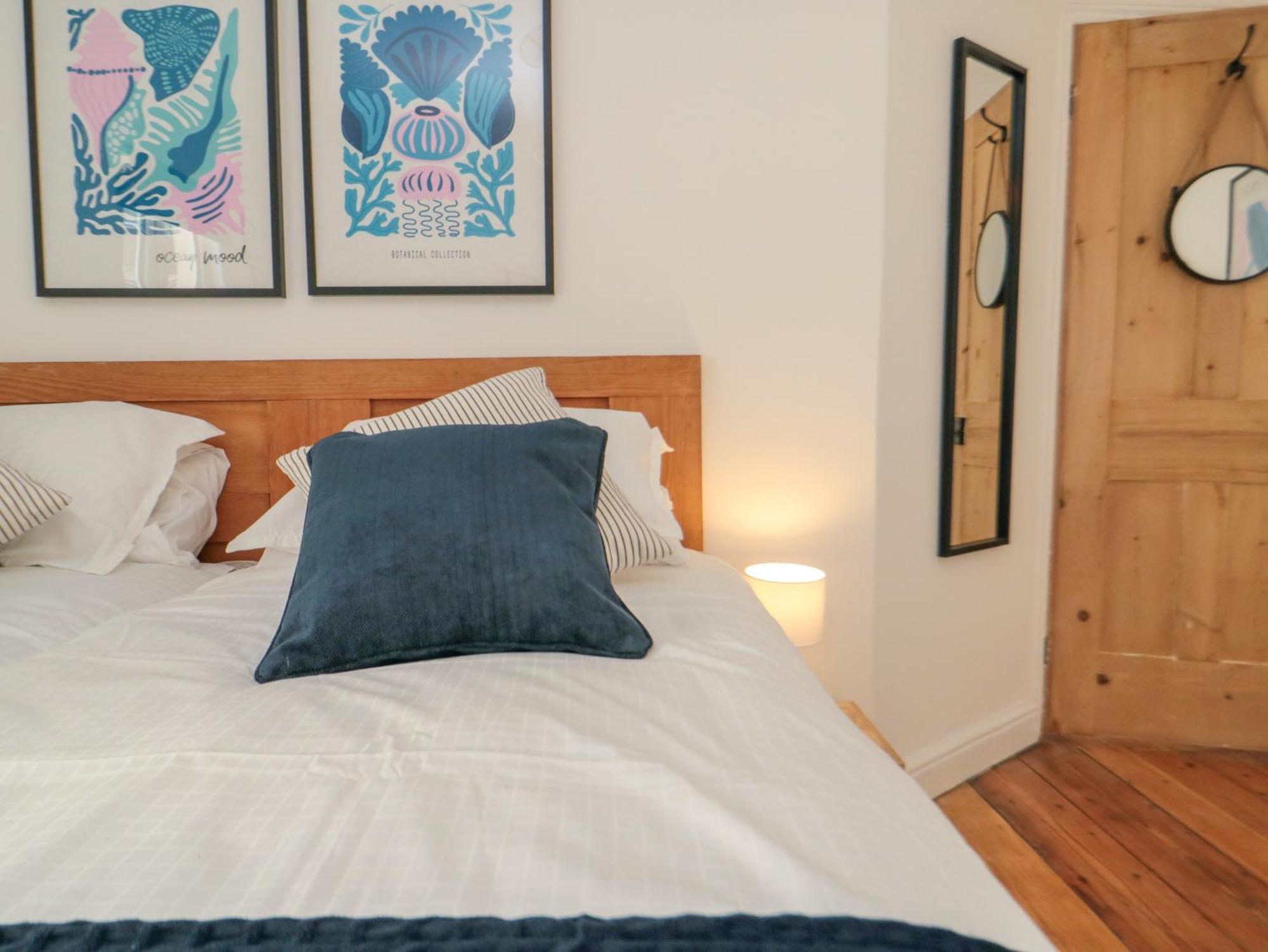 6 Clarence Place *